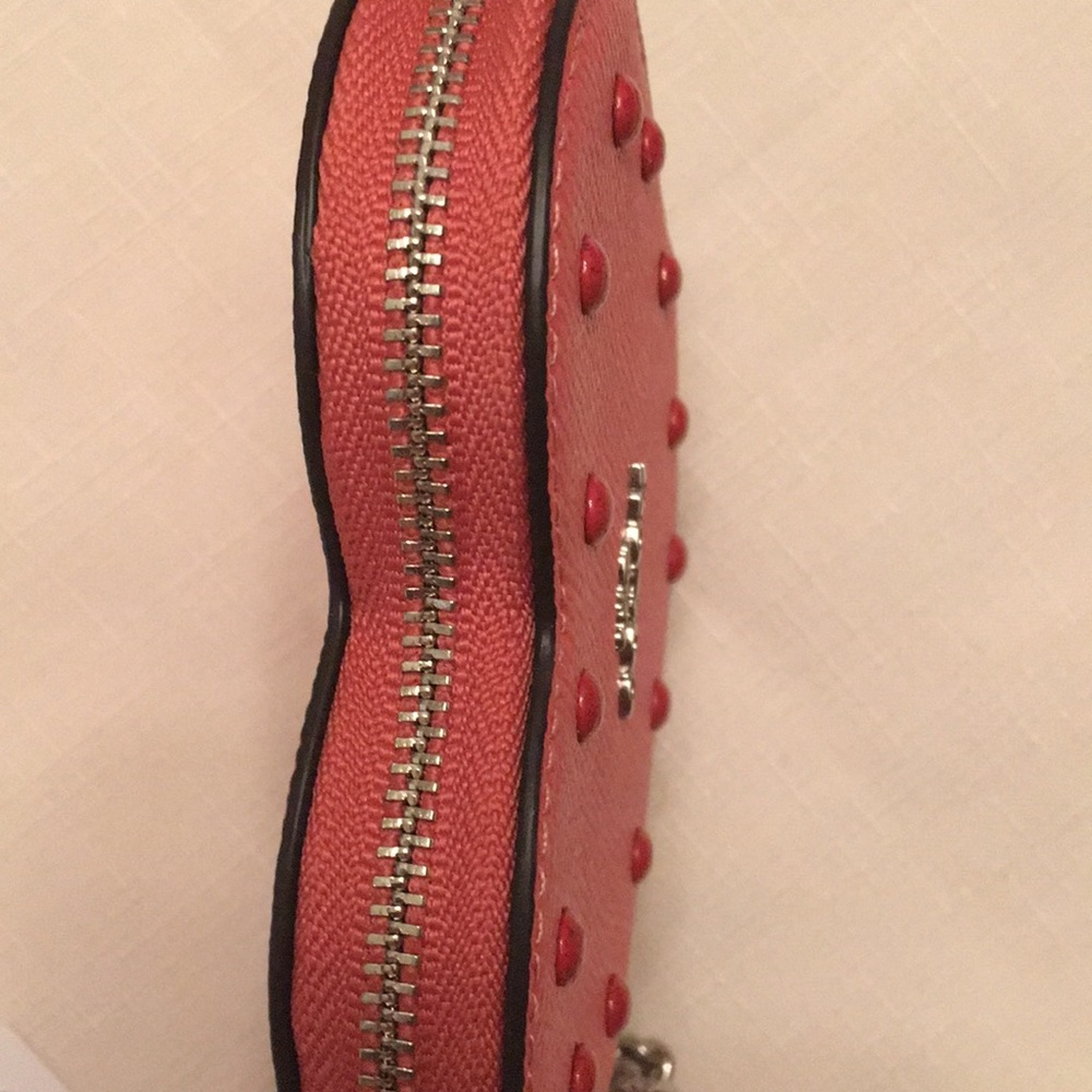 NWT Coach Heart Shaped Coin Case - Picture 5 of 5